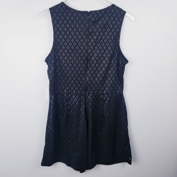Everleigh Black Sleeveless Romper NWT - Picture 5 of 11
